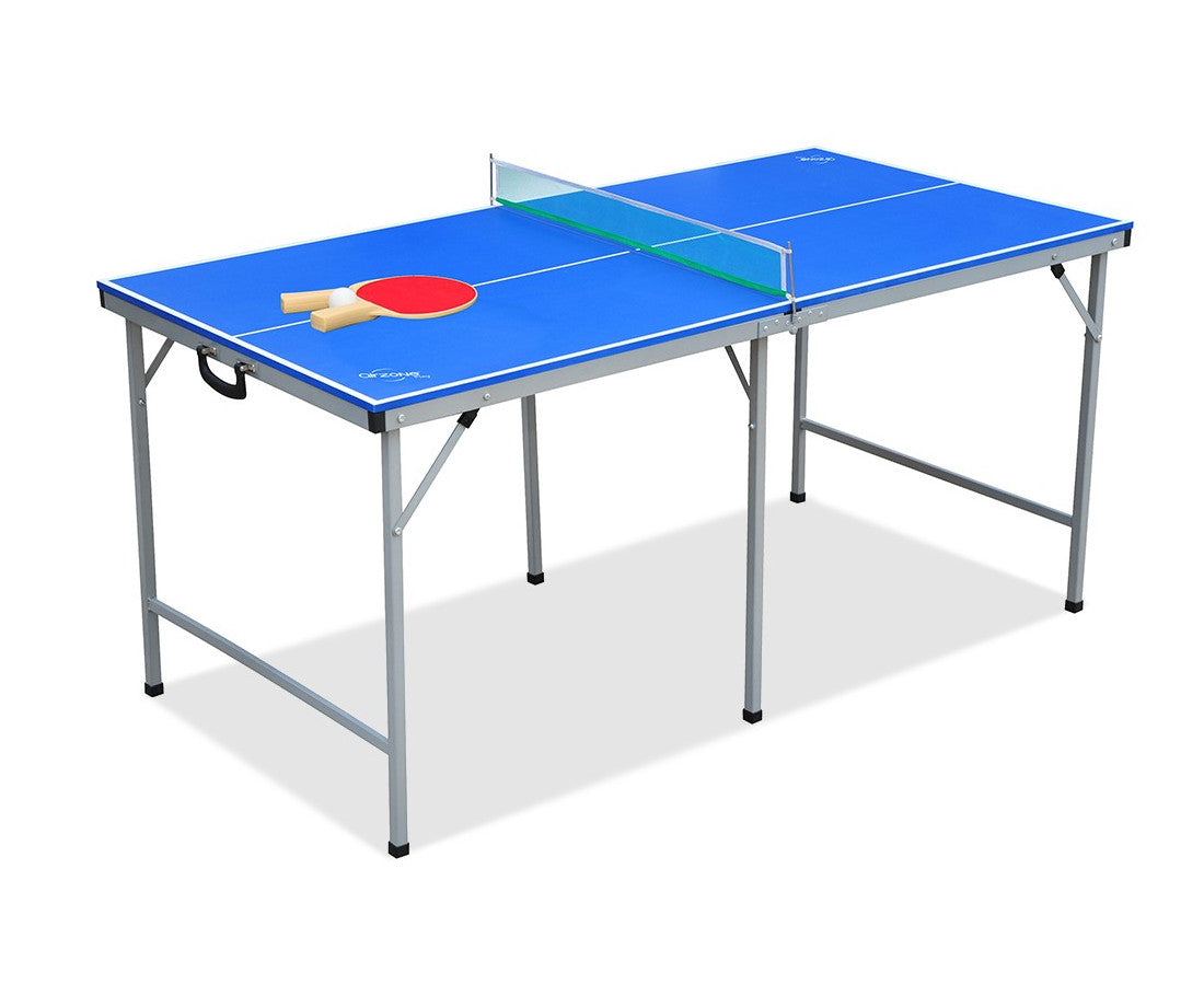Table de ping-pong SMALL bleue sur pieds, avec ses accessoires.